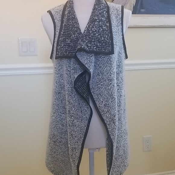 Top - Picture 1 of 6